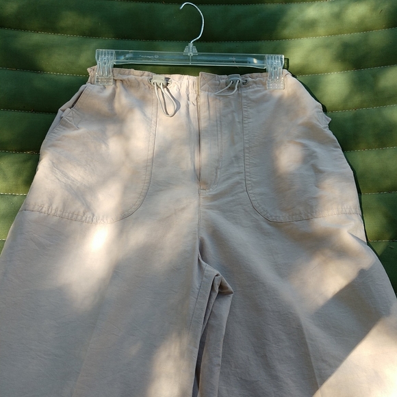 St. John's Bay Capri's Elastic Waist Beige Pockets - Picture 9 of 11